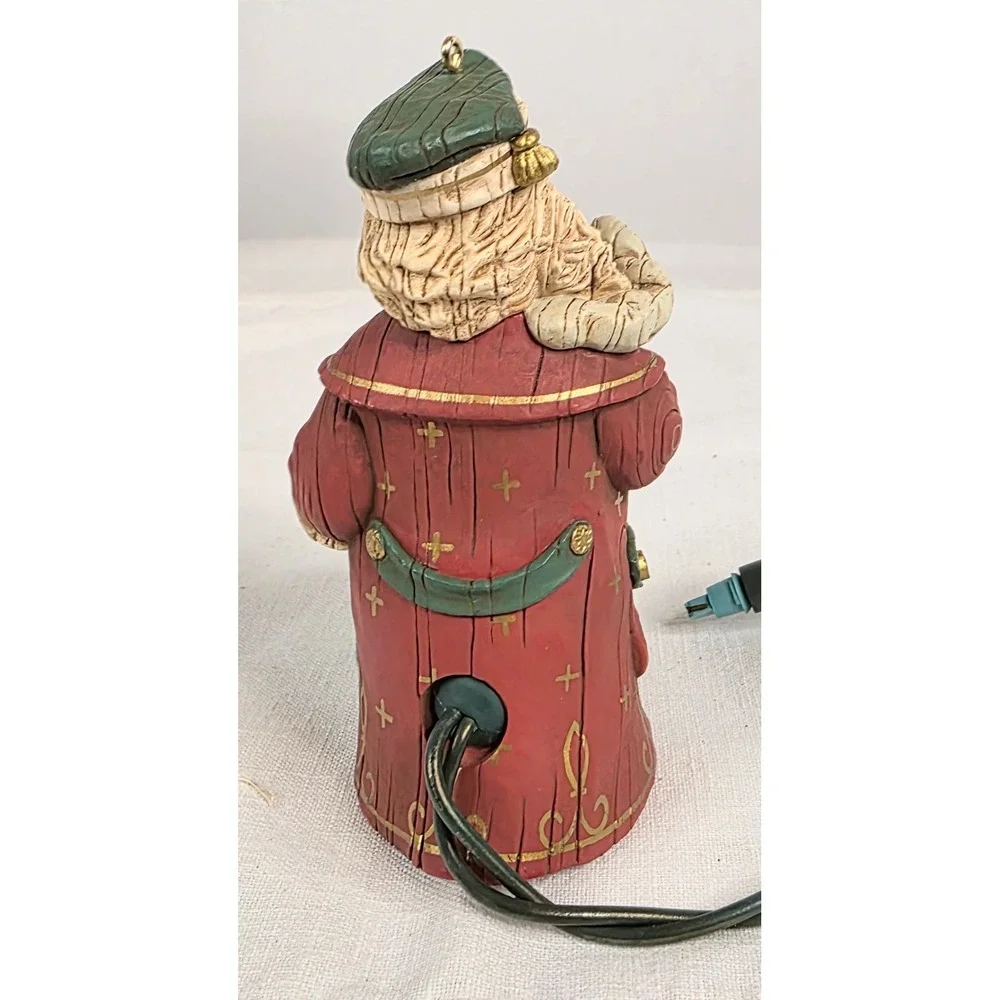 Hallmark Keepsake 1997 Santa's Secret Gift Musical Magic Ornament Robert Chad